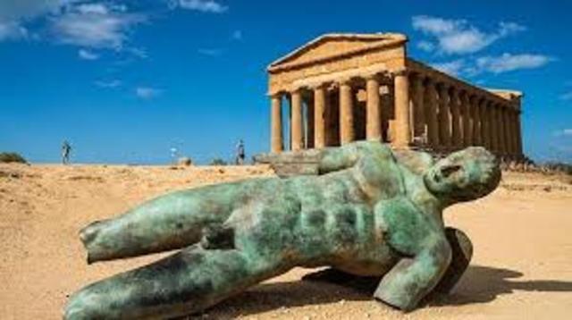 Inicio de las colonizaciones. Los corintios fundan Siracusa,en Sicilia