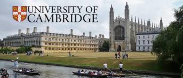 Obtiene un doctorado en fisica en Cambridge