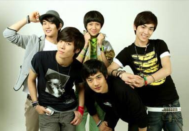 Debut SHINee