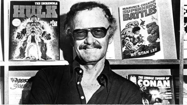 Comenzó a escribir manuales y guiones de películas.