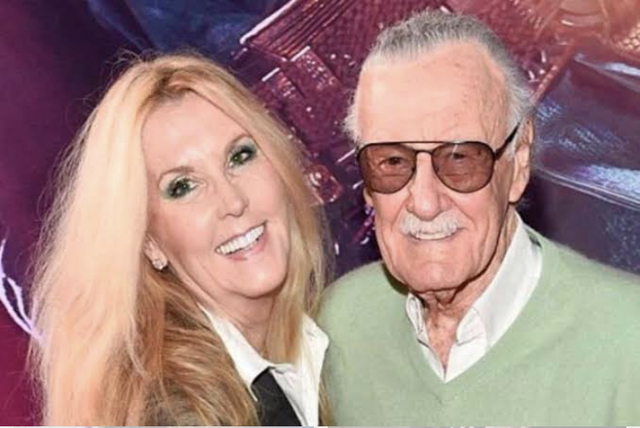 A los tres días de que su hija Joan Celia Lee naciera su esposa falleció.