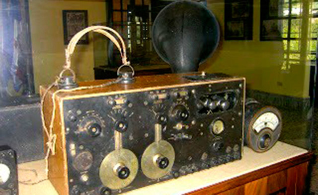 Primeras ondas de  radio