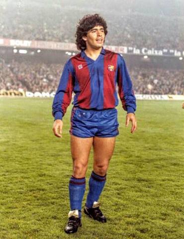 Es transferido al Fútbol Club Barcelona