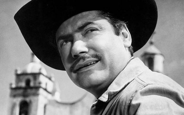 Desfile de la ciudad de México por Euralio González