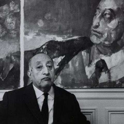 Destaca en la diplomacia en París