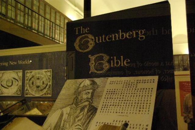 gutenberg prints the bible