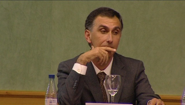 El juez prorroga un mes más el secreto de sumario, y el padre de los niños pasará navidades en prisión