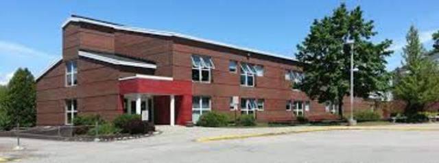 In New Hampshire he continued his musical career and taught English at the Philix Exeter Academy and Spanish at the Lincoln Akerman School in 1993.