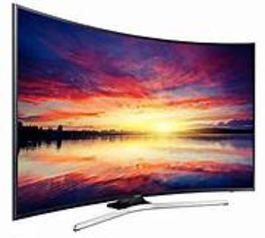 Televisor de la actualidad con pantalla curva y conexión a Internet.