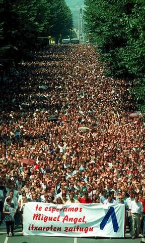España se echa a la calle para pedir que ETA deje libre a Miguel Ángel