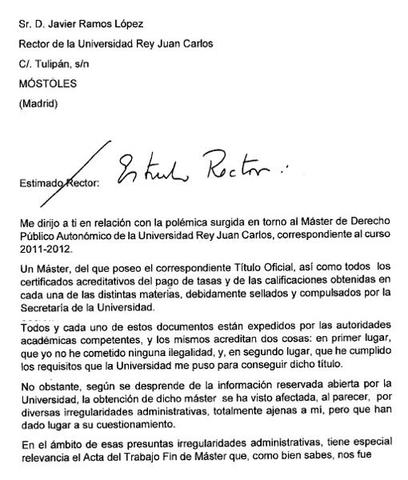 Cifuentes renuncia al màster i demana disculpes