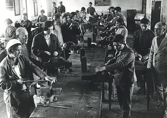 Elie and his father begin working in the warehouse