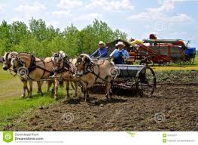 Jethro Tull (agricultor), em Berkshire, na Grã-Bretanha, inventa a primeira máquina de semear puxada a cavalo, permitindo a mecanização da agricultura.