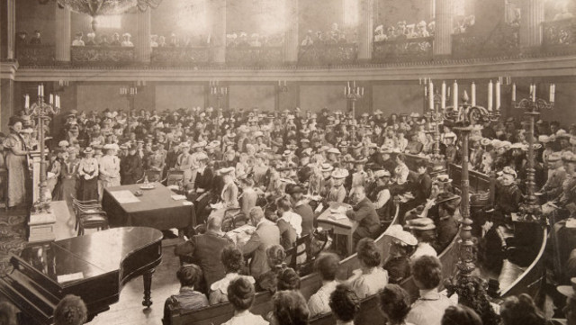 Allmenn stemmerett for menn over 25 år