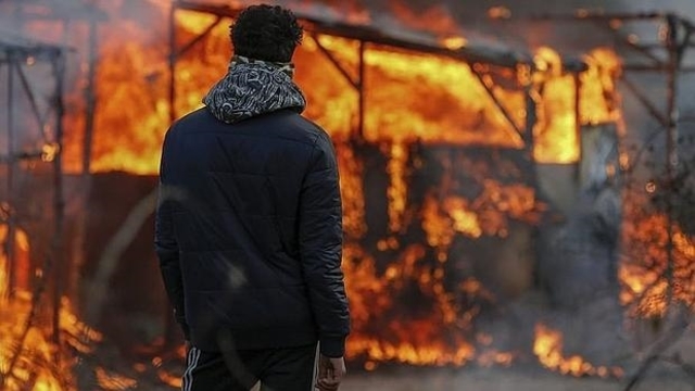 Francia ordena destruir “la jungla” de Calais y los inmigrantes se oponen