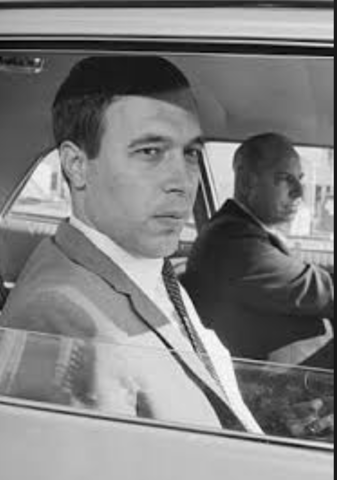 NUEVO TESTIGO, PERRY RUSSO