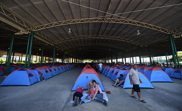 Establecimiento de ciudades carpa para los migrantes
