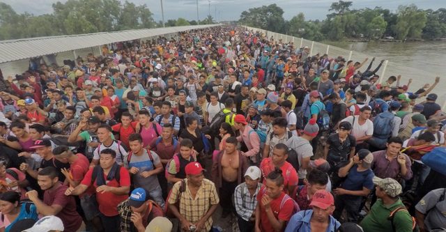 Caravana llega a la frontera de México