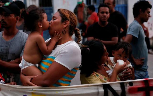 Nacimiento del primer bebé de la caravana