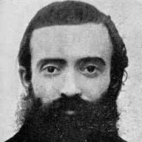 Elie introduces Moshie the Beadle