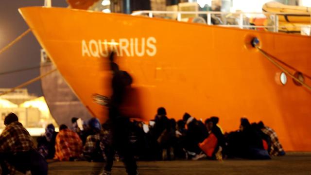 Italia cierra sus puertas al Aquarius