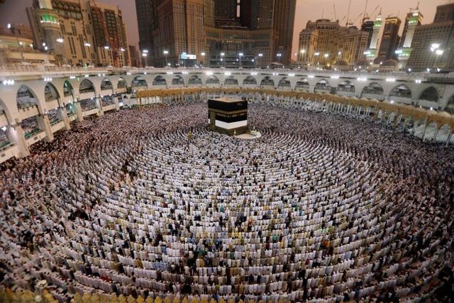 Mongol army destroys Baghdad