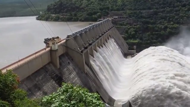 dam bursts killing many