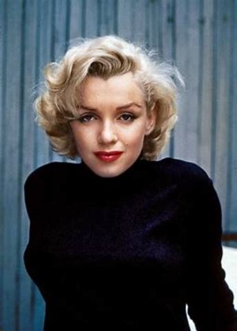 Marilyn Monroe dies