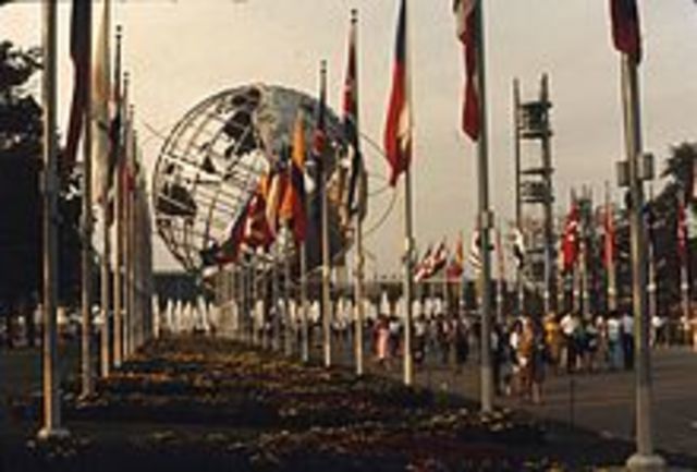 New Yorks World Fair Begins