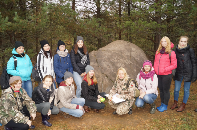 Ученые ВятГУ приняли участие в экспедиции в Котельничский район к месту расположения Жуковлянских валунов