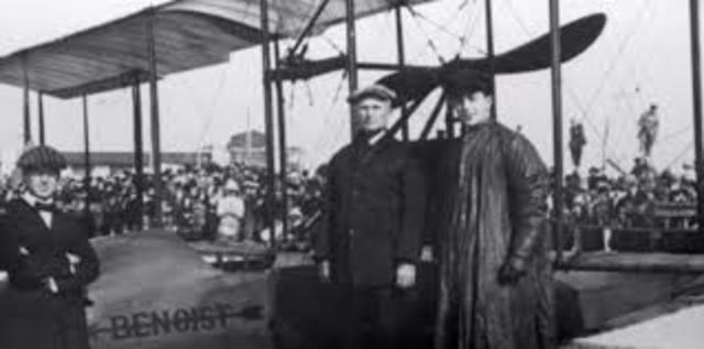 Primer vuelo comercial