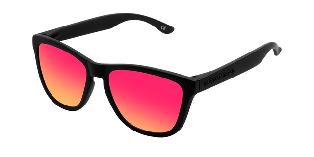 Se puso de moda el uso de gafas solares, los fabricantes de vidrio sacaron al mercado por primera vez una colección de lentes colorados.