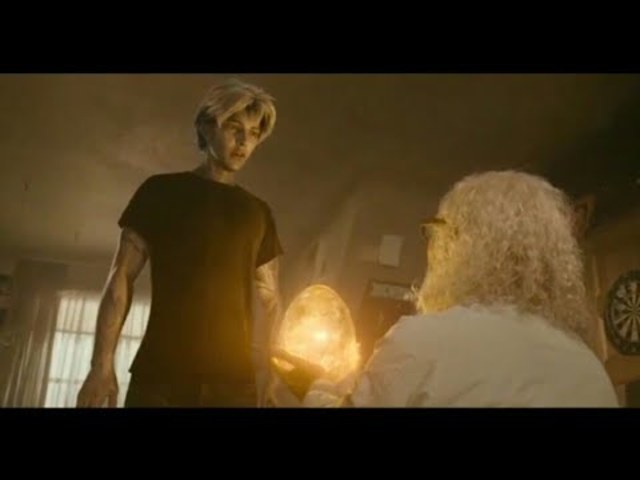 Parzival (Wade Watts) obtains the Egg