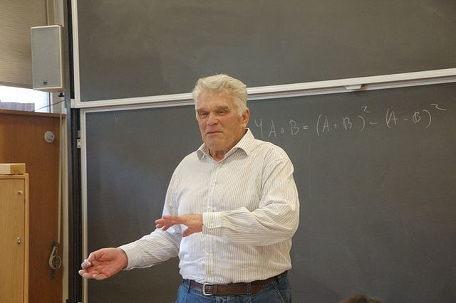 Лю́двиг Дми́триевич Фадде́ев