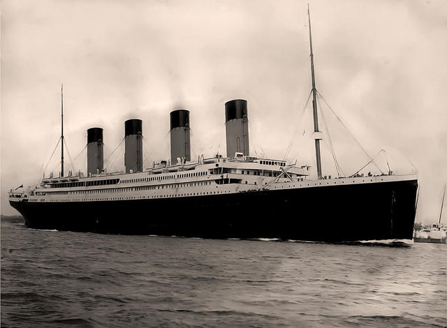 Primer viaje y hundimiento del crucero RMS Titanic