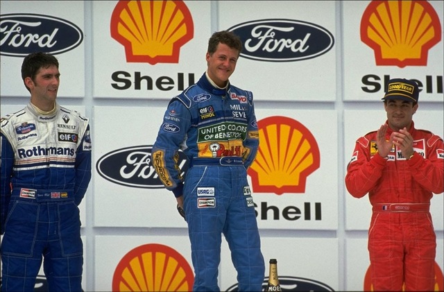 Abandono de Senna abre caminho para Schumacher