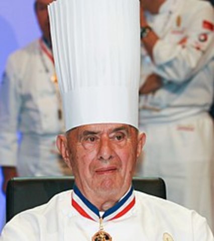 Bocuse fue el más joven premiado con 3 estrellas Michelín