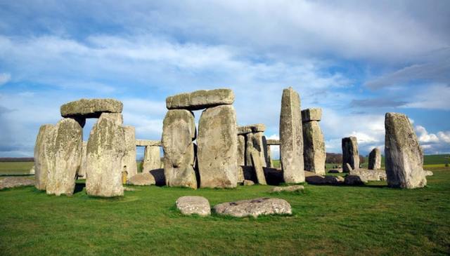 Primi esempi di architravi in pietra.