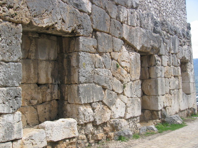 LA PRIMA DIGA IN TERRA E PARETI IN MURATURA