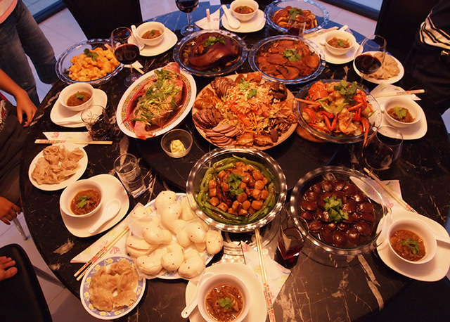 Orden al comer, mesa hispano-arabe