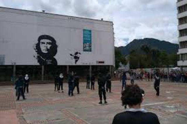 Estudia en la Universidad Nacional