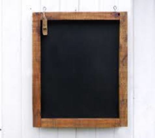 Se inventan el primer pizarrón tradicional , inicio siendo e color negro,después  verde.