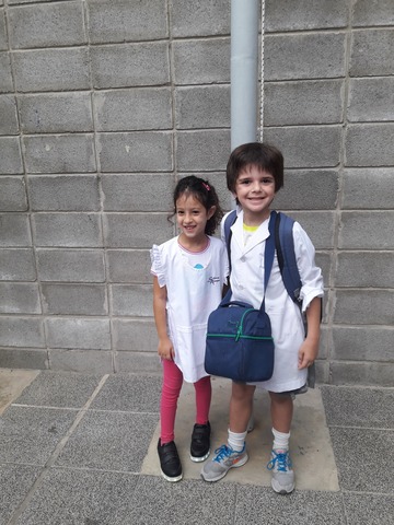 izando la bandera en primer grado con Gala