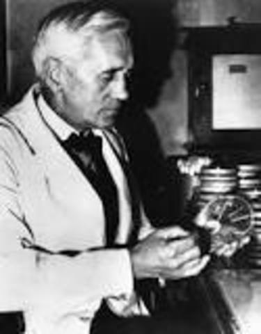 Alexander Fleming discovers Penicillin