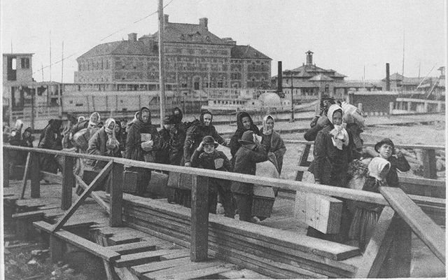 Ellis Island closed as an immigration point to the united states