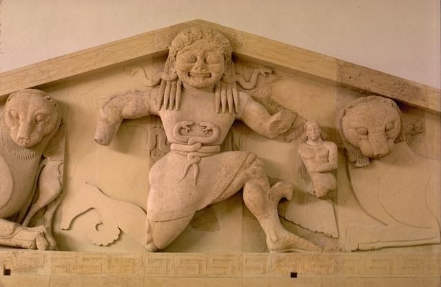 Gorgona del templo de Artemisa en Corfú (600-580 a.C.)