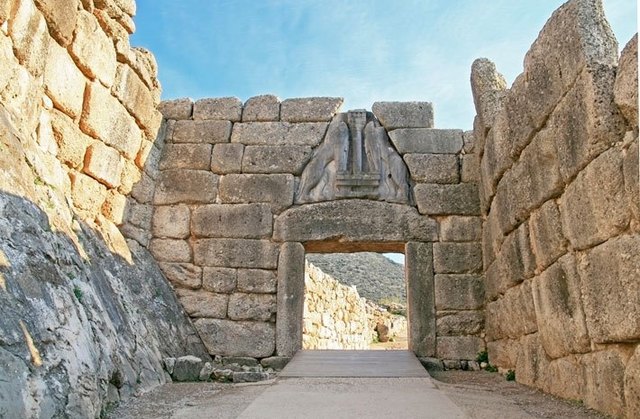 Puerta de los leones, ciudadela de Micenas en el sur de Grecia (fecha aproximada 1250 a.C.)