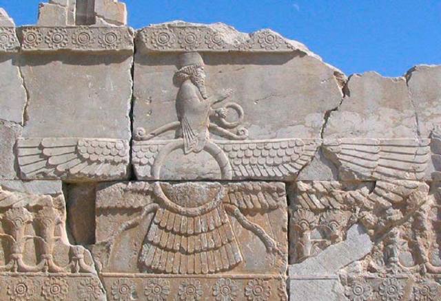 Relieve de Ahura-Mazda (fecha aproximada siglo VI a.C.)