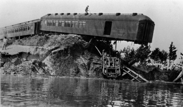 The Great Mississippi Flood displaces 700,000 people