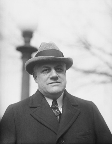 The Palmer Raids arrest and deport over 6,000 suspected "radicals"